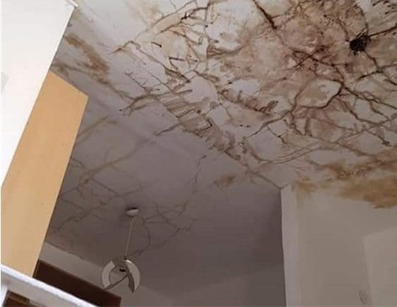 איתור נזילת מים בתקרה.