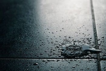 נזילת מים מהתקרה, מים על הרצפה