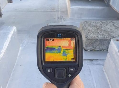 איתור נזילות בגג בניין באמצעות מצלמה טרמית 