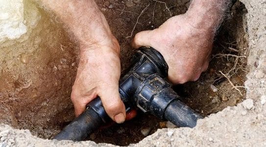 החלפת צנרת מים בגינה איתור נזילות מים