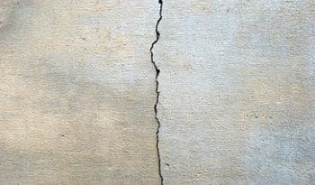 סדקים בבטון ושברים 