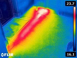 איתור נזילות מתחת לריצוף במצלמה תרמית