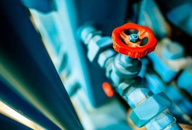 ברז מים שיבר אינסטלטור להחלפת צנרת מים